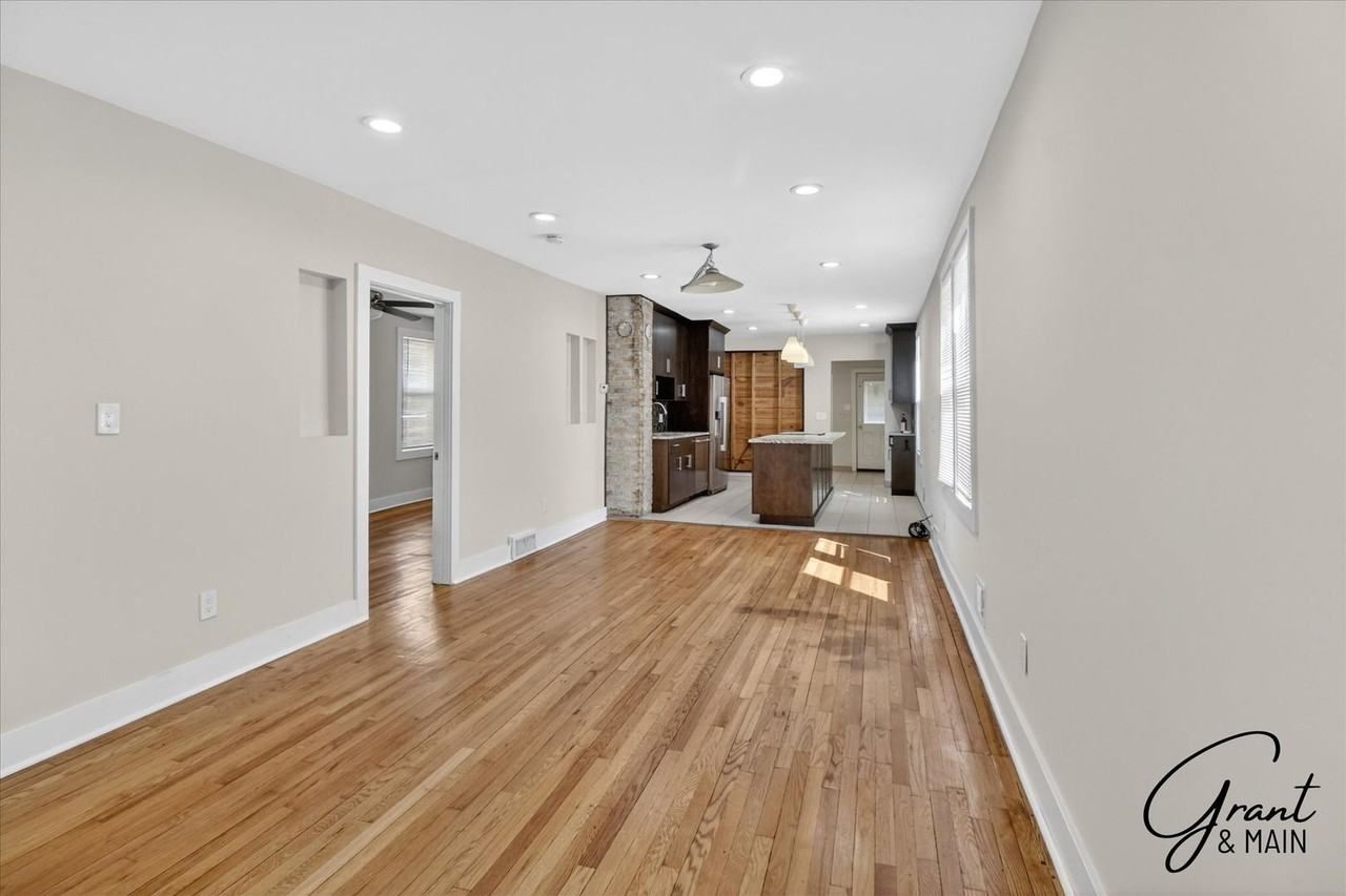 2315 Yemans St - Photo 5 of 26