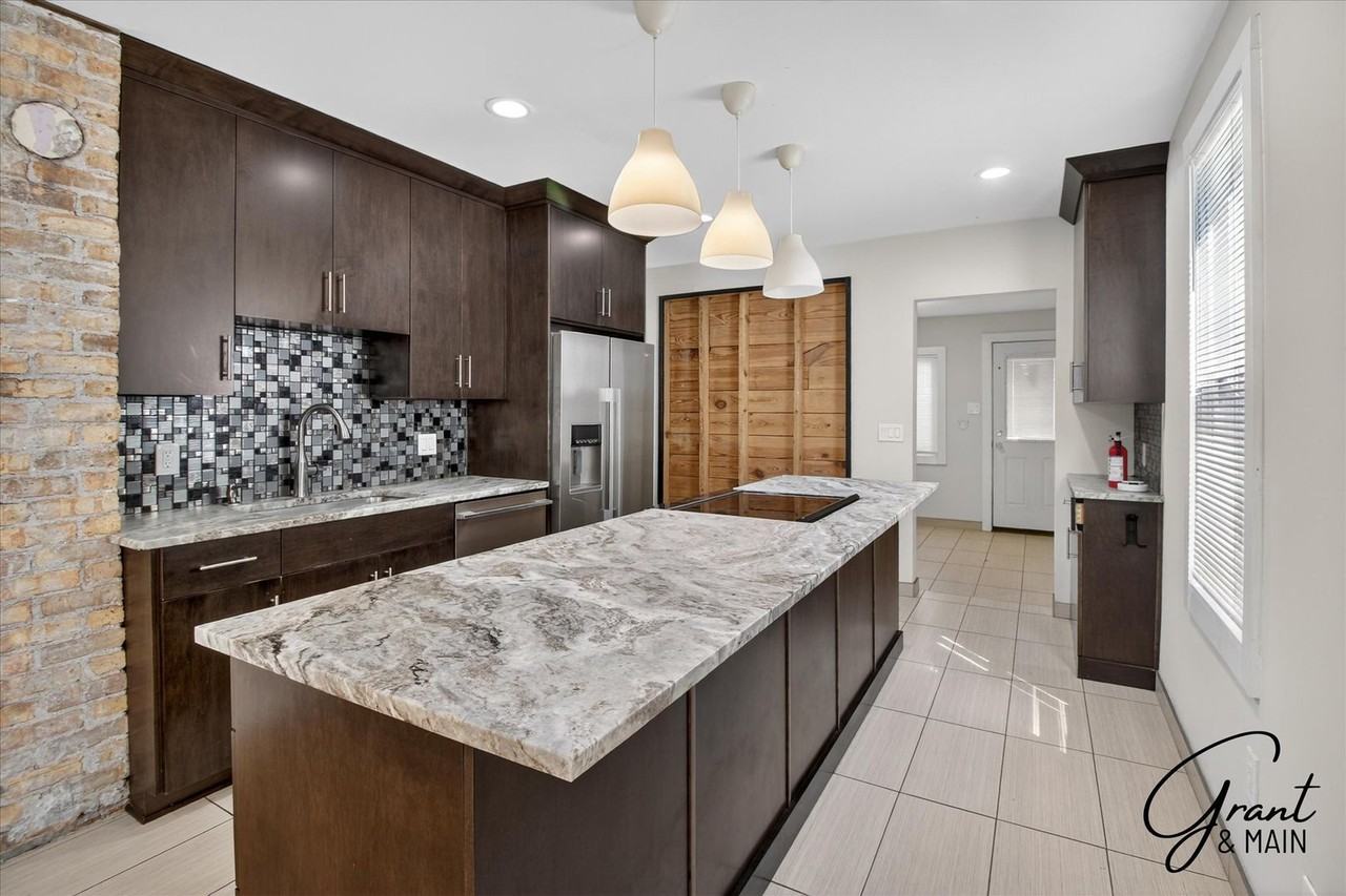 2315 Yemans St - Photo 7 of 26