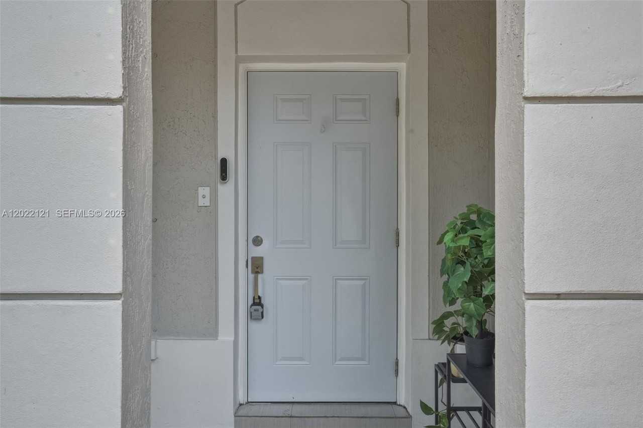 11202 Nw 56th St - Photo 3 of 30