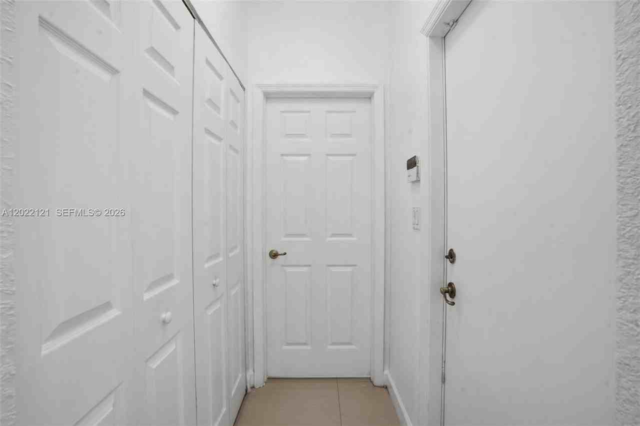 11202 Nw 56th St - Photo 7 of 30