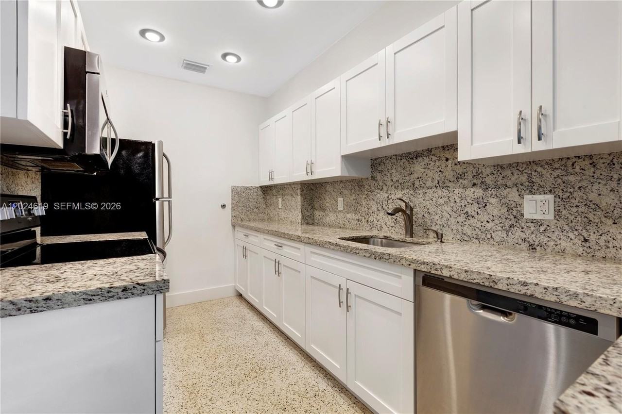 8201 Sw 63rd Pl - Photo 4 of 12