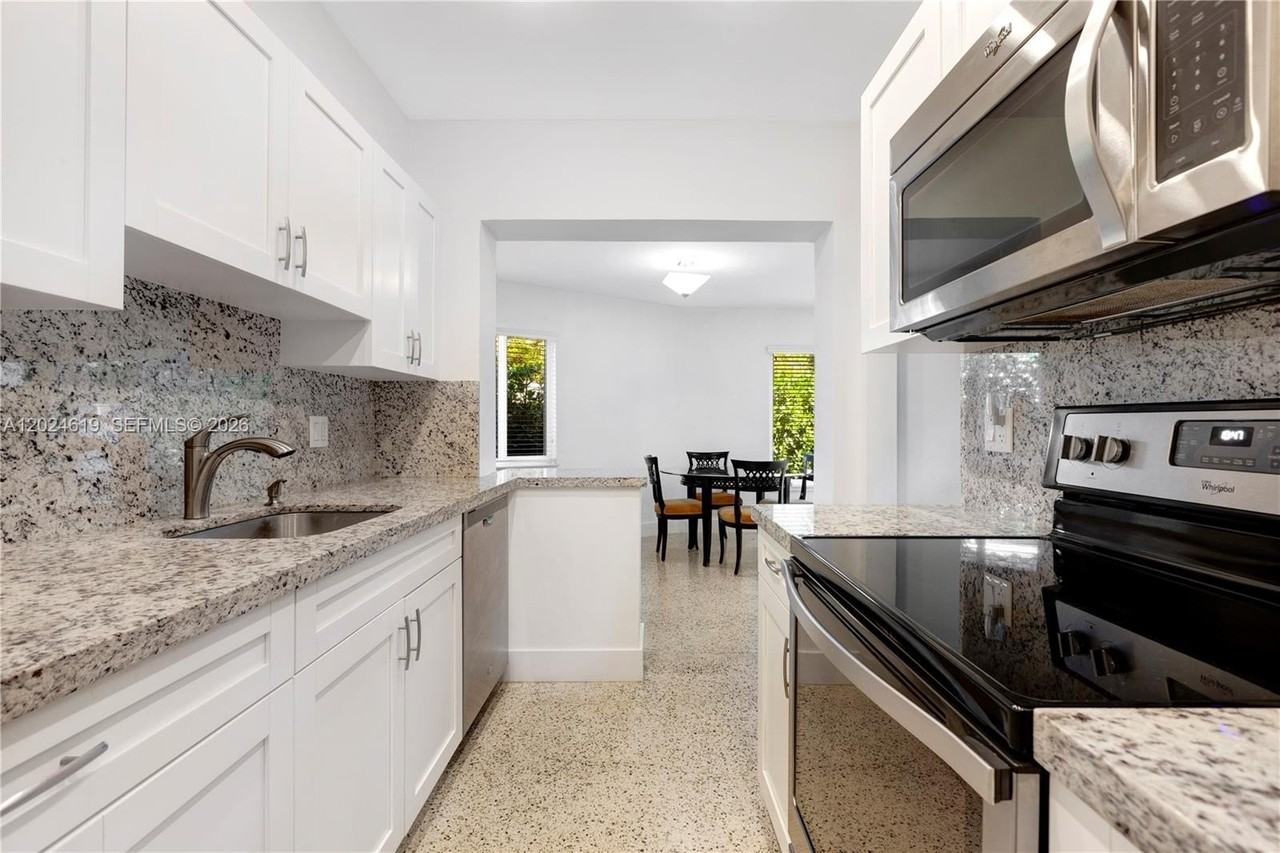 8201 Sw 63rd Pl - Photo 5 of 12