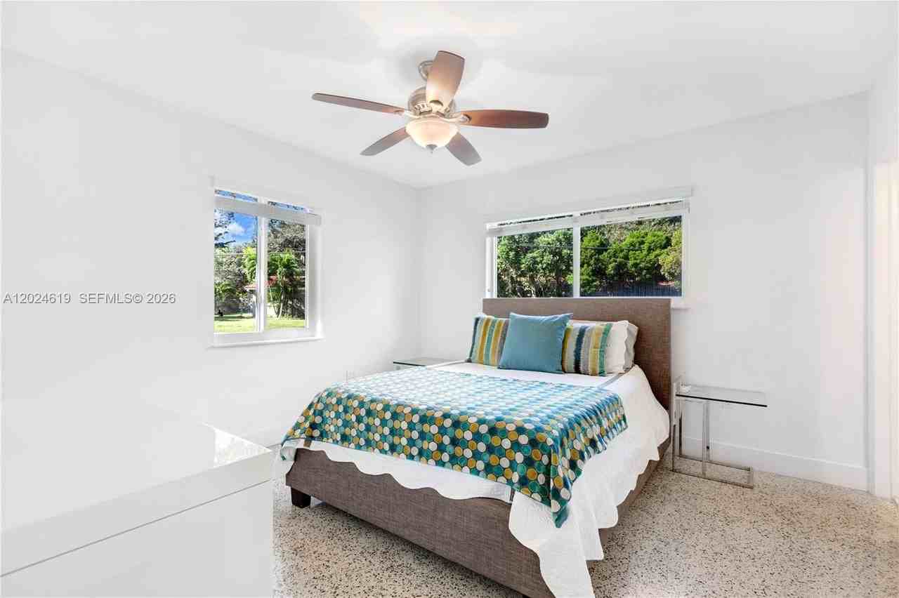 8201 Sw 63rd Pl - Photo 7 of 12