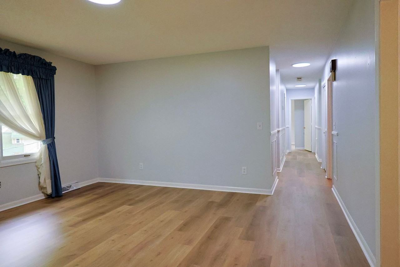 205 Tamassee Dr - Photo 2 of 50