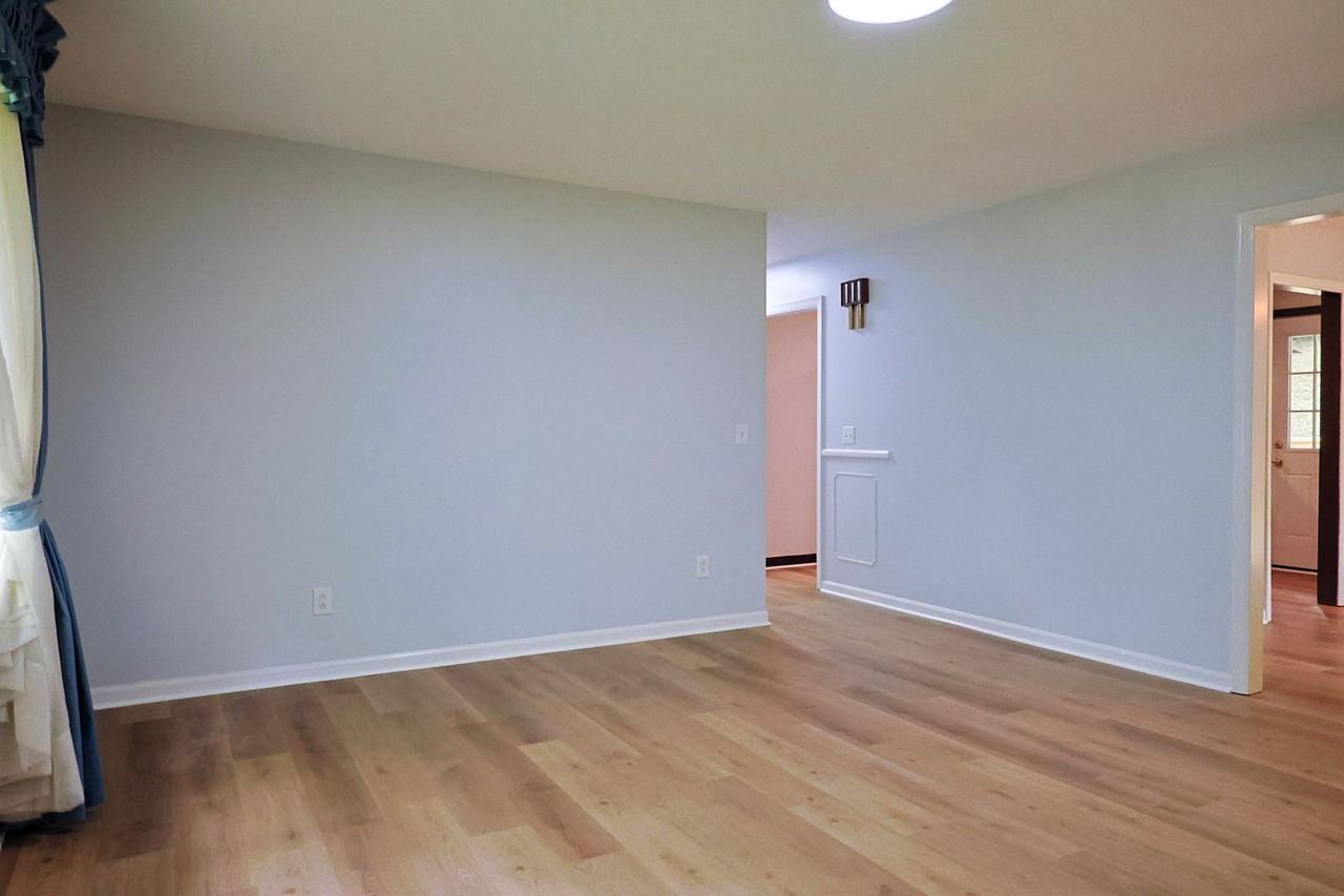 205 Tamassee Dr - Photo 3 of 50