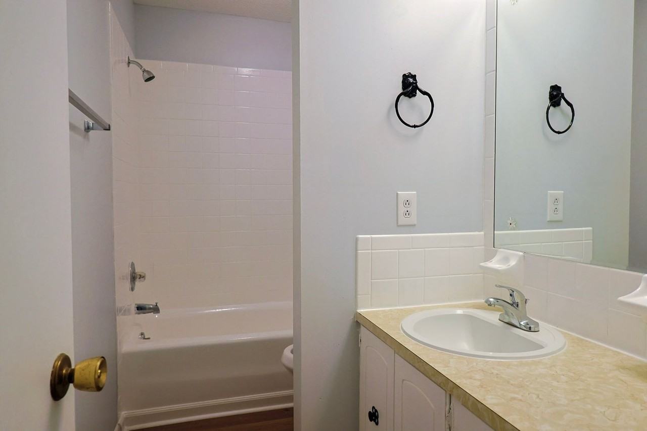 205 Tamassee Dr - Photo 5 of 50