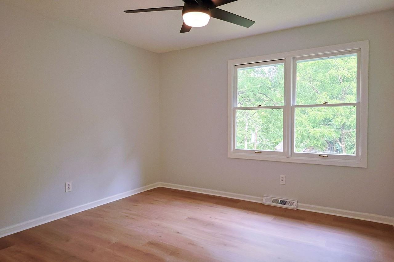 205 Tamassee Dr - Photo 6 of 50