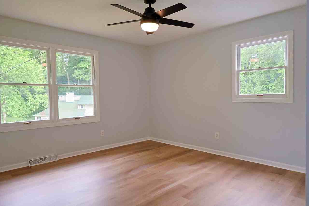 205 Tamassee Dr - Photo 7 of 50