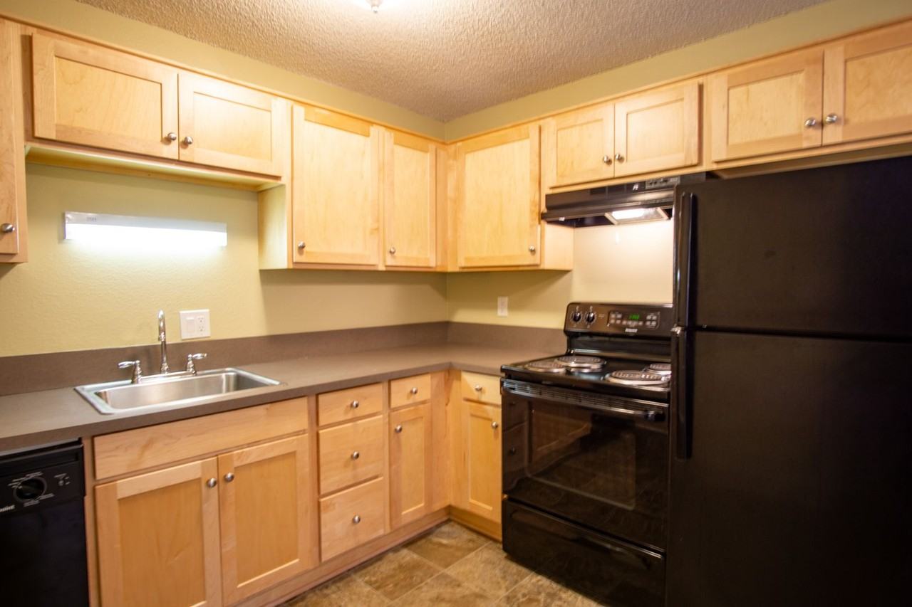 1547 Se Stark St - Photo 5 of 13