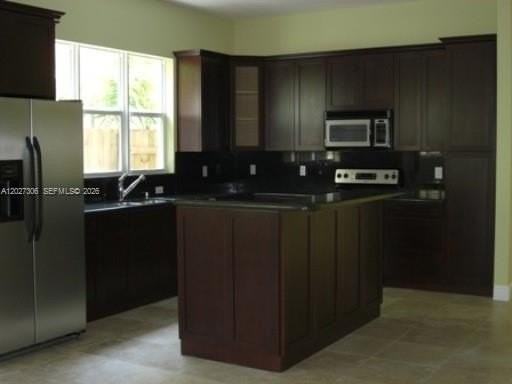 1236 Ne 14th Ave - Photo 3 of 7