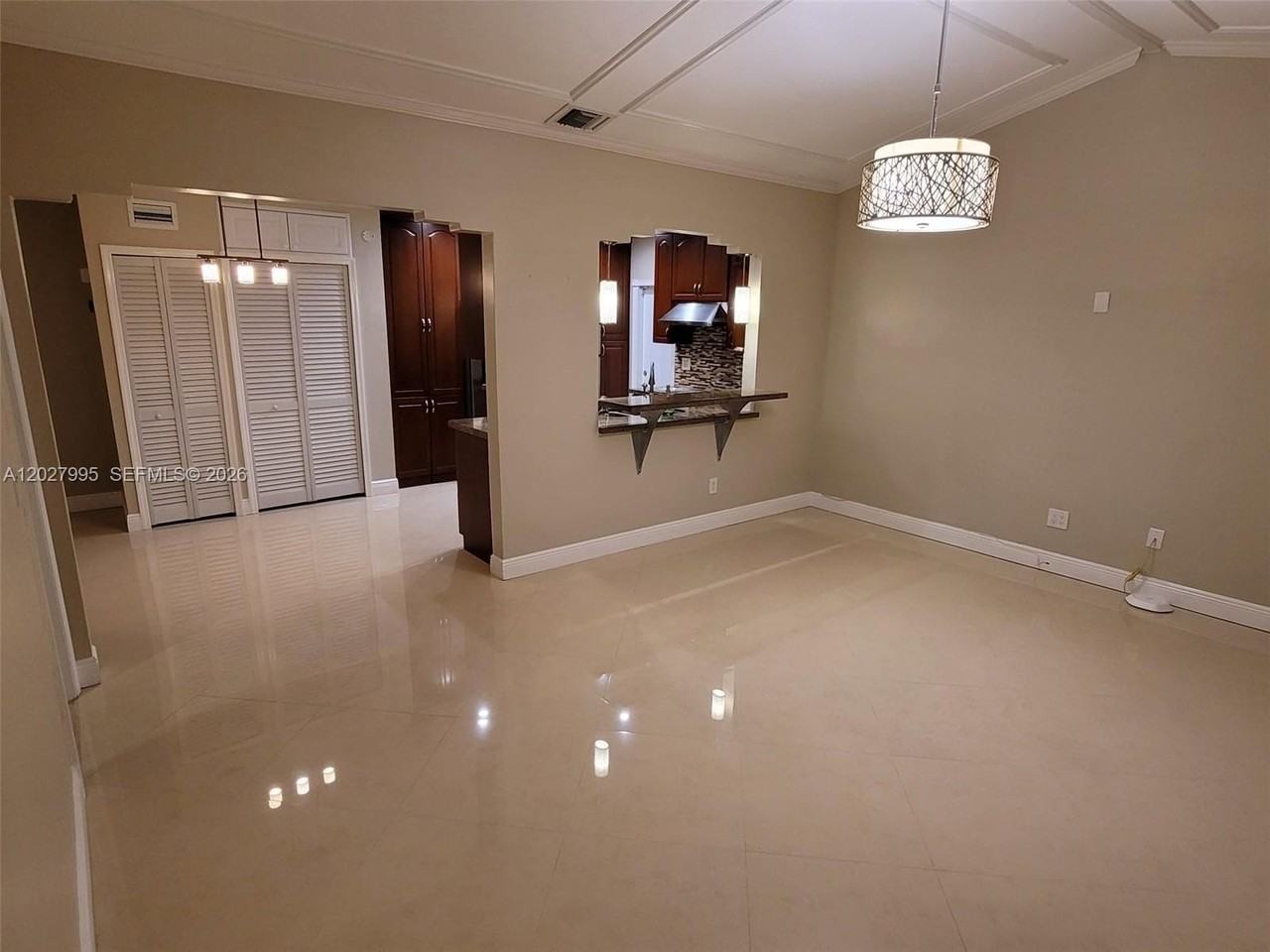 1662 Sw 19th Ave #1662 - Photo 4 of 18