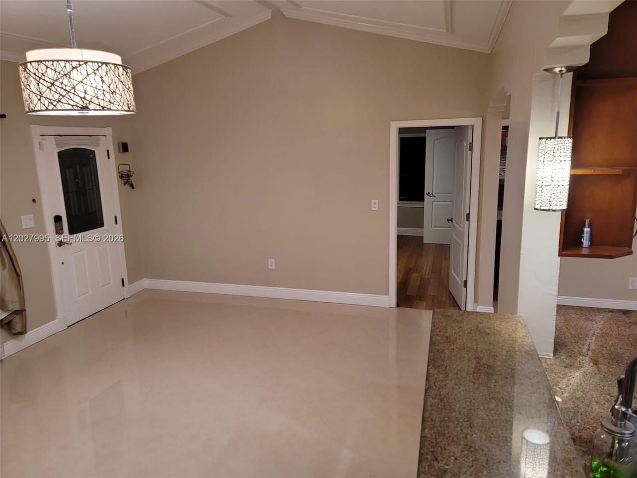 1662 Sw 19th Ave #1662 - Photo 5 of 18
