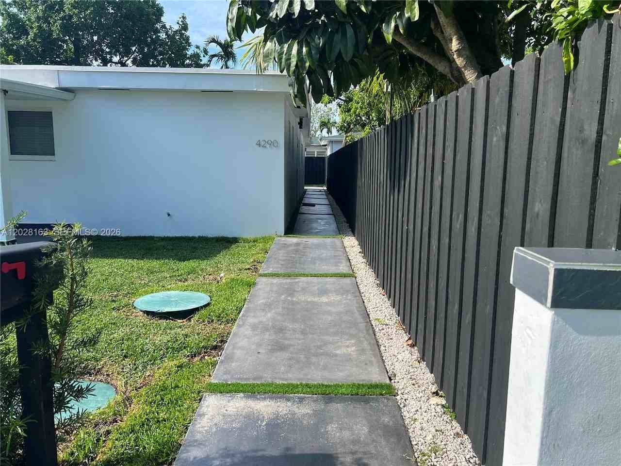 4290 Sw 9th St #B - Photo 2 of 18