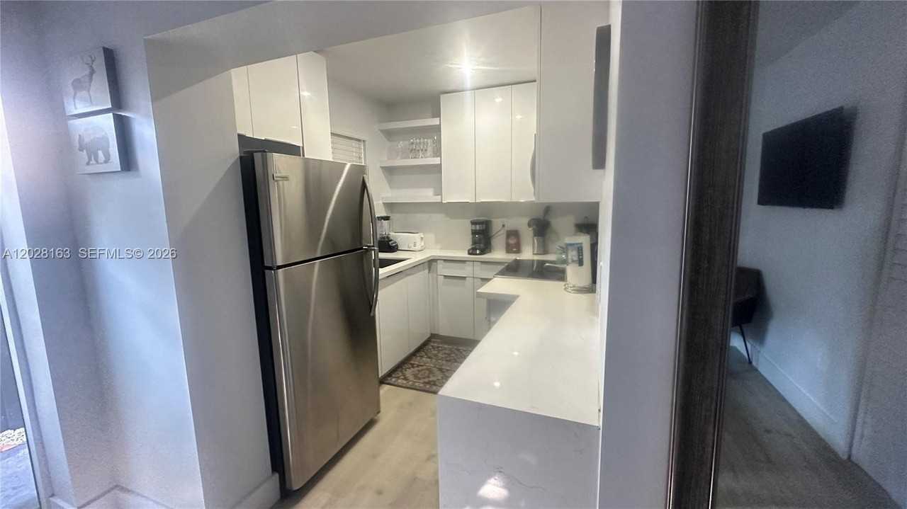 4290 Sw 9th St #B - Photo 7 of 18