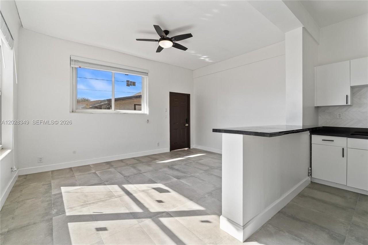 2204 Mckinley St #2 - Photo 3 of 11