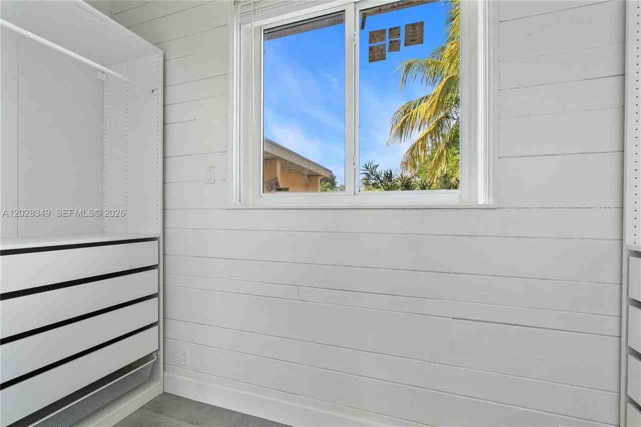 2204 Mckinley St #2 - Photo 6 of 11