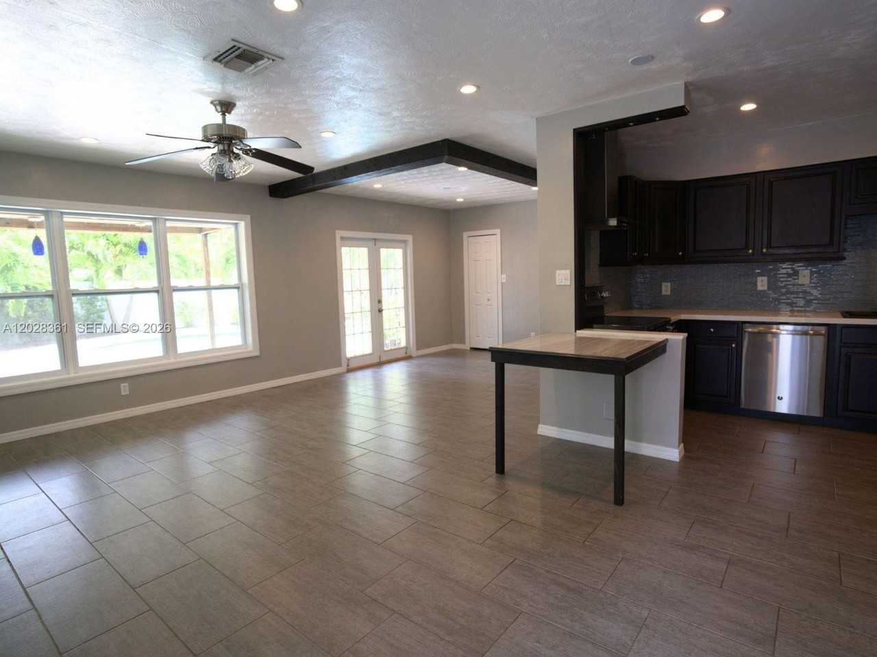 1701 Ne 16th Ave - Photo 7 of 27