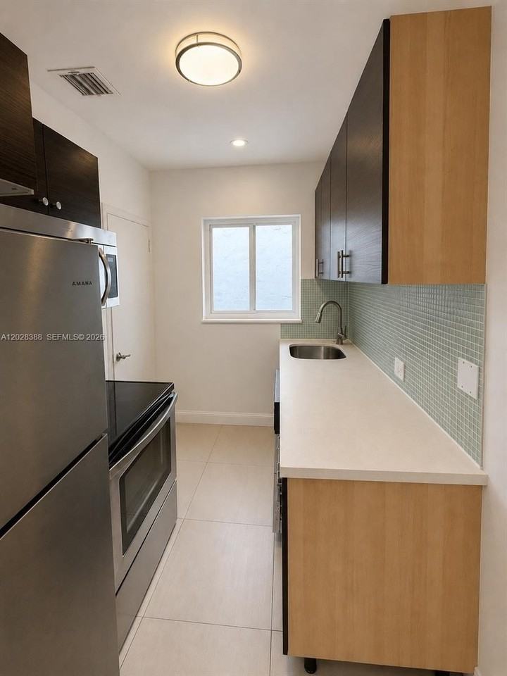 1536 Jefferson Ave #4 - Photo 2 of 12