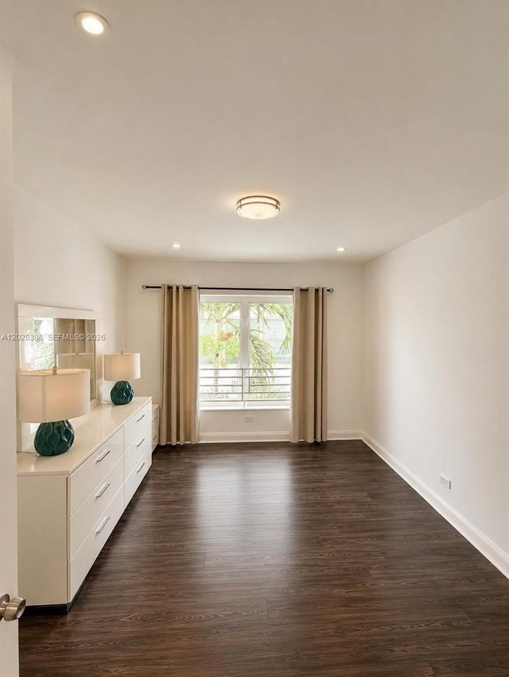 1536 Jefferson Ave #4 - Photo 6 of 12
