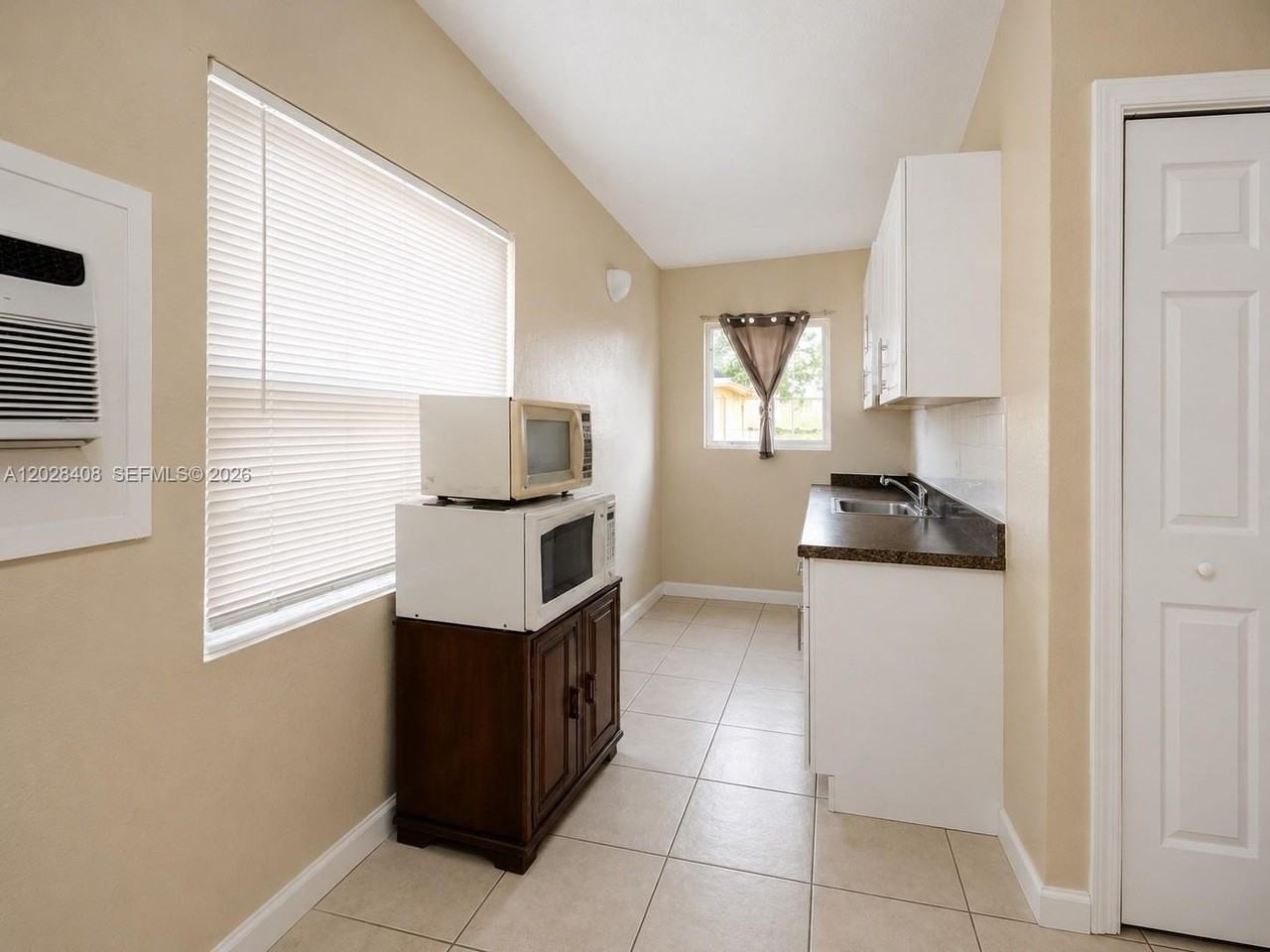 520 Sw 6th Ave #2 - Photo 4 of 9
