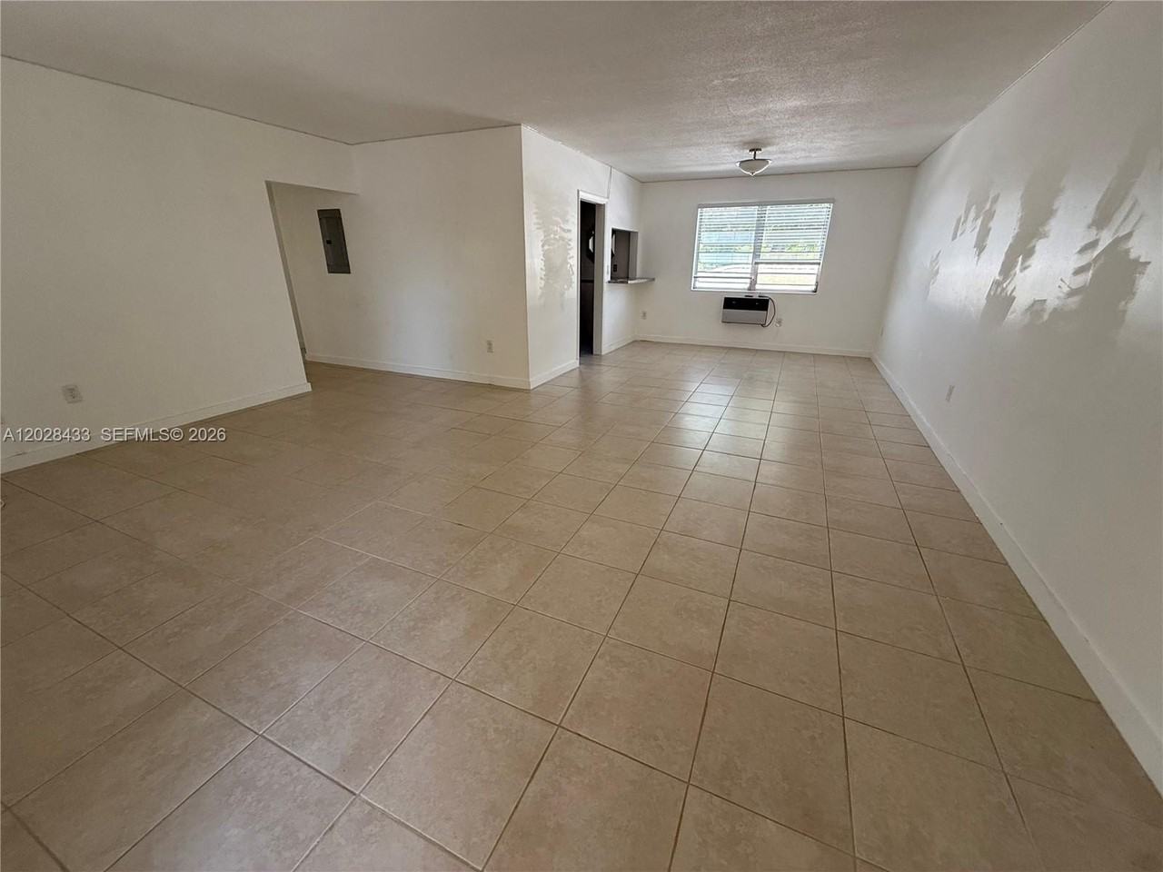 705 Ne 92nd St #3 - Photo 4 of 11