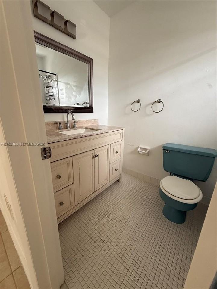 705 Ne 92nd St #3 - Photo 7 of 11