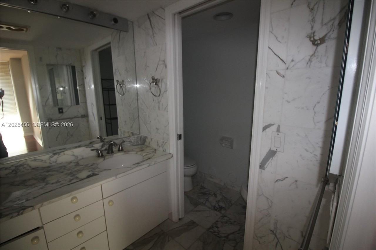 441 Valencia Ave #202 - Photo 5 of 10