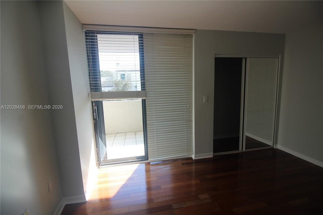 441 Valencia Ave #202 - Photo 6 of 10