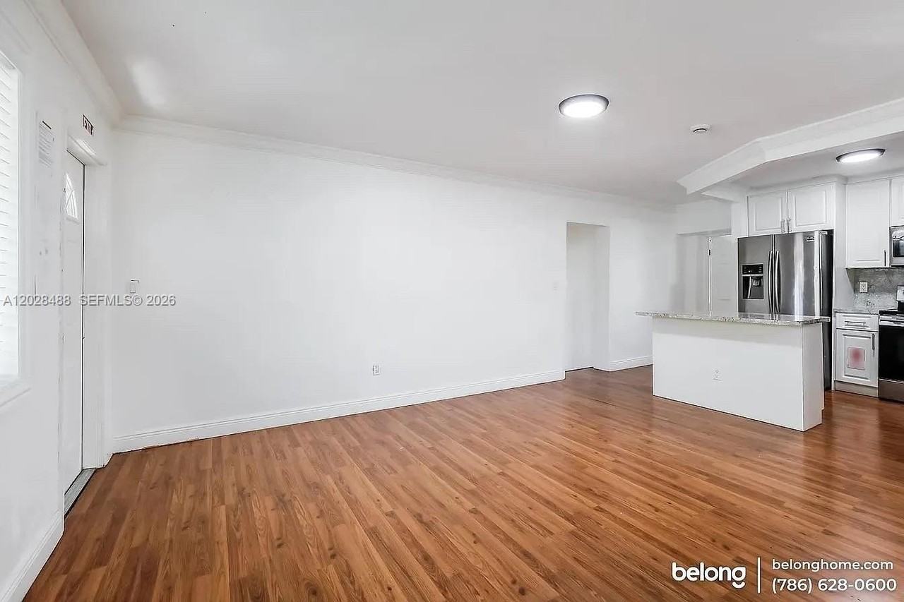 5631 Polk St - Photo 5 of 14