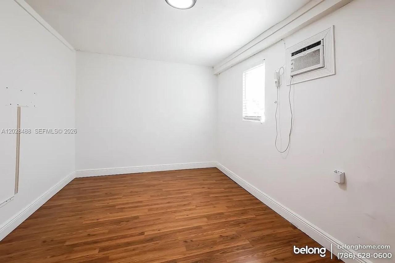 5631 Polk St - Photo 6 of 14