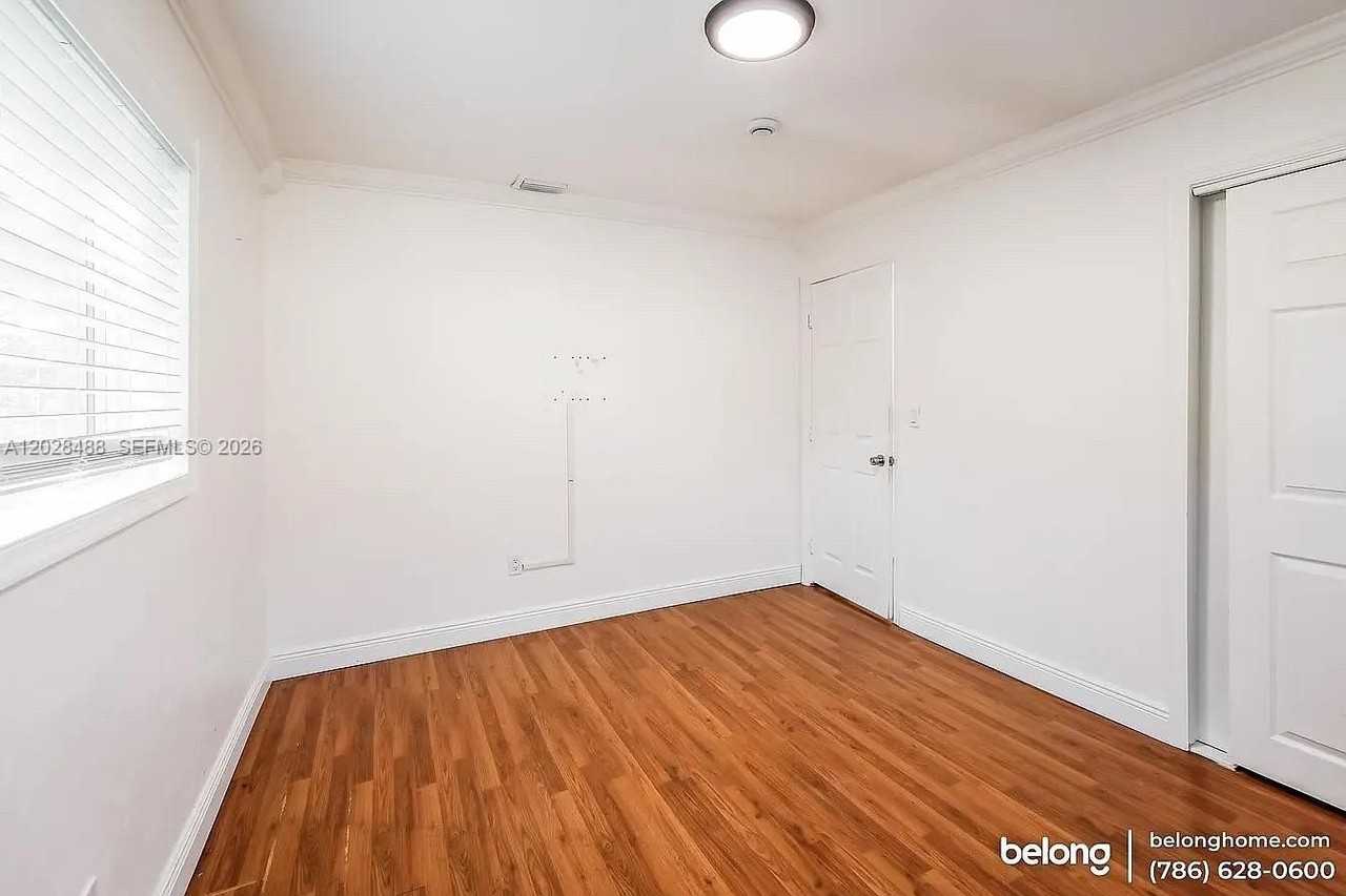 5631 Polk St - Photo 7 of 14
