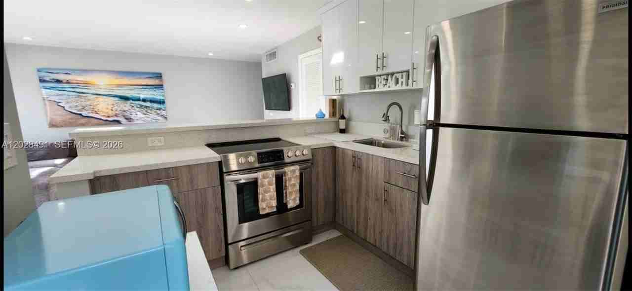8966 Collins Ave #101 - Photo 3 of 10