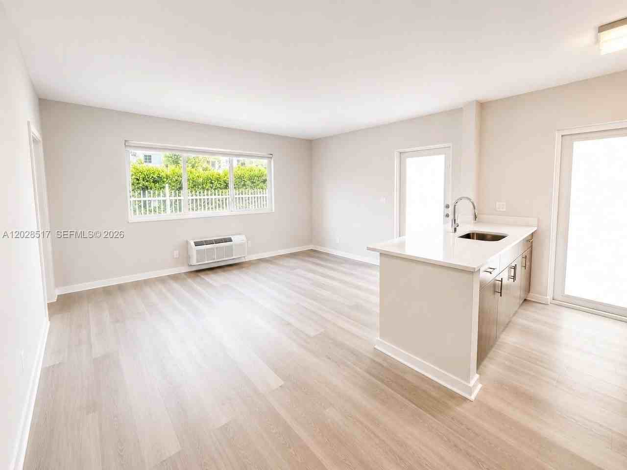 1525 Michigan Ave #1 - Photo 2 of 9