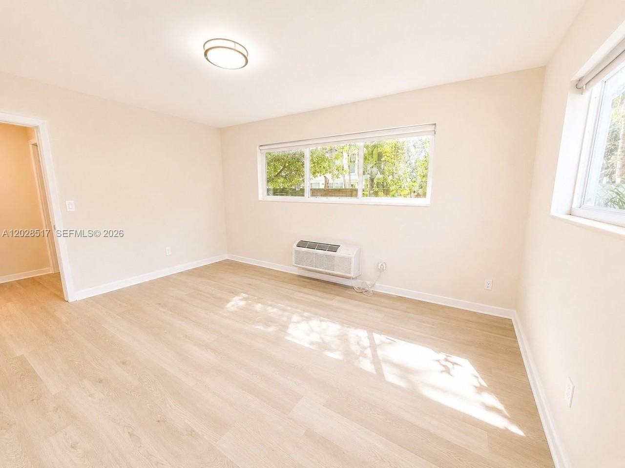 1525 Michigan Ave #1 - Photo 5 of 9