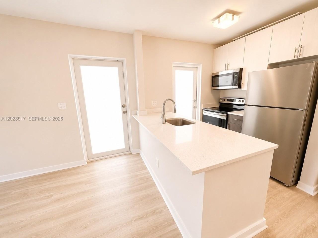 1525 Michigan Ave #1 - Photo 6 of 9