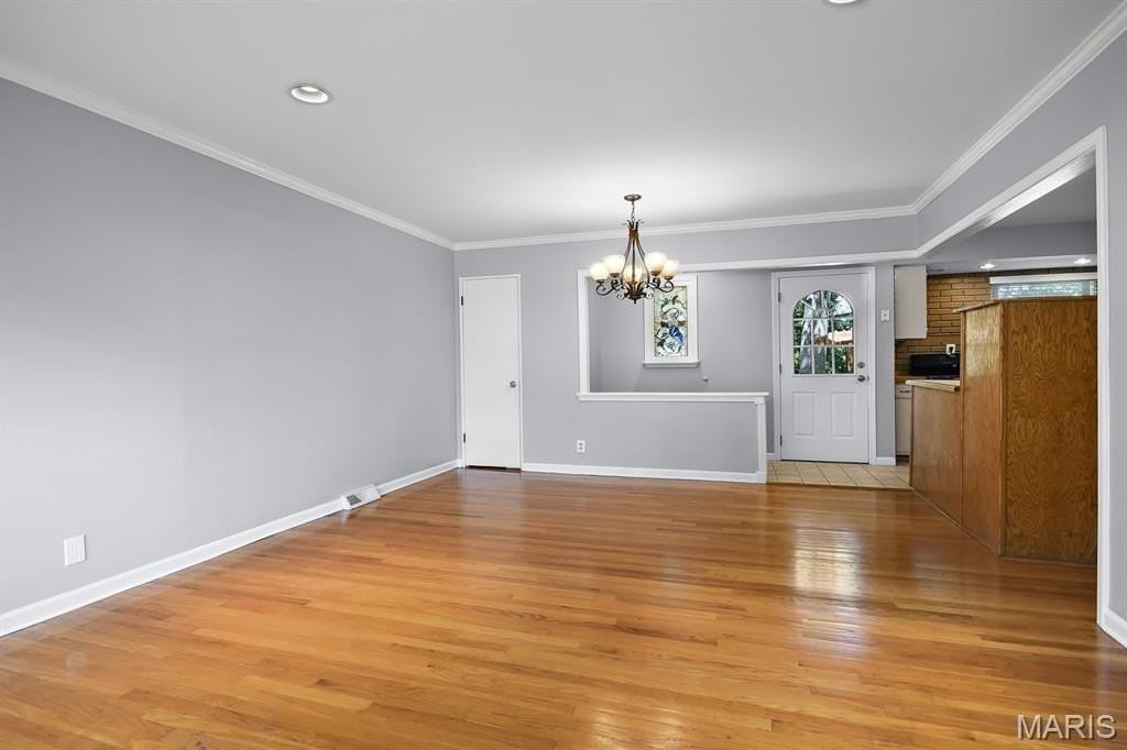 721 Montego Dr - Photo 4 of 20