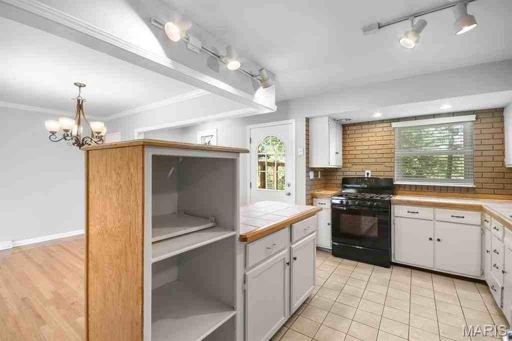721 Montego Dr - Photo 6 of 20