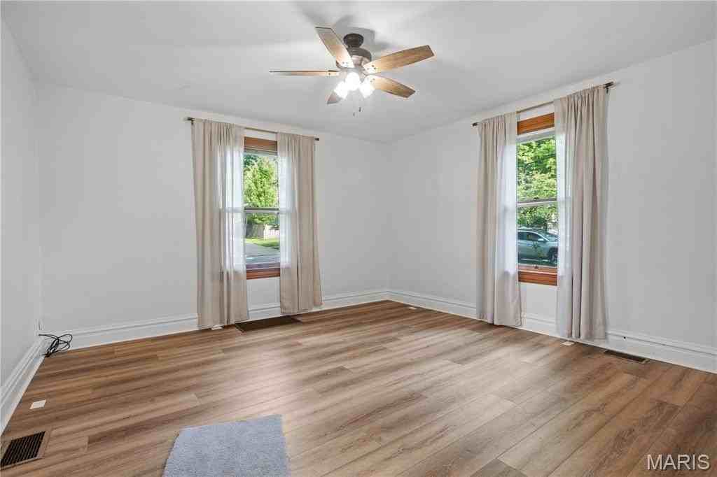 419 S Van Buren Ave - Photo 4 of 21
