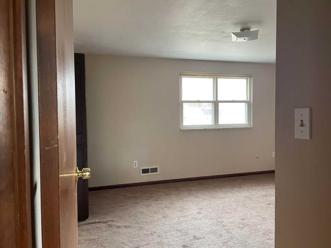 1685 Brodhead Rd #7 - Photo 6 of 9