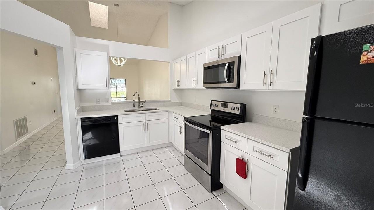 72 Lakepointe Cir - Photo 6 of 50