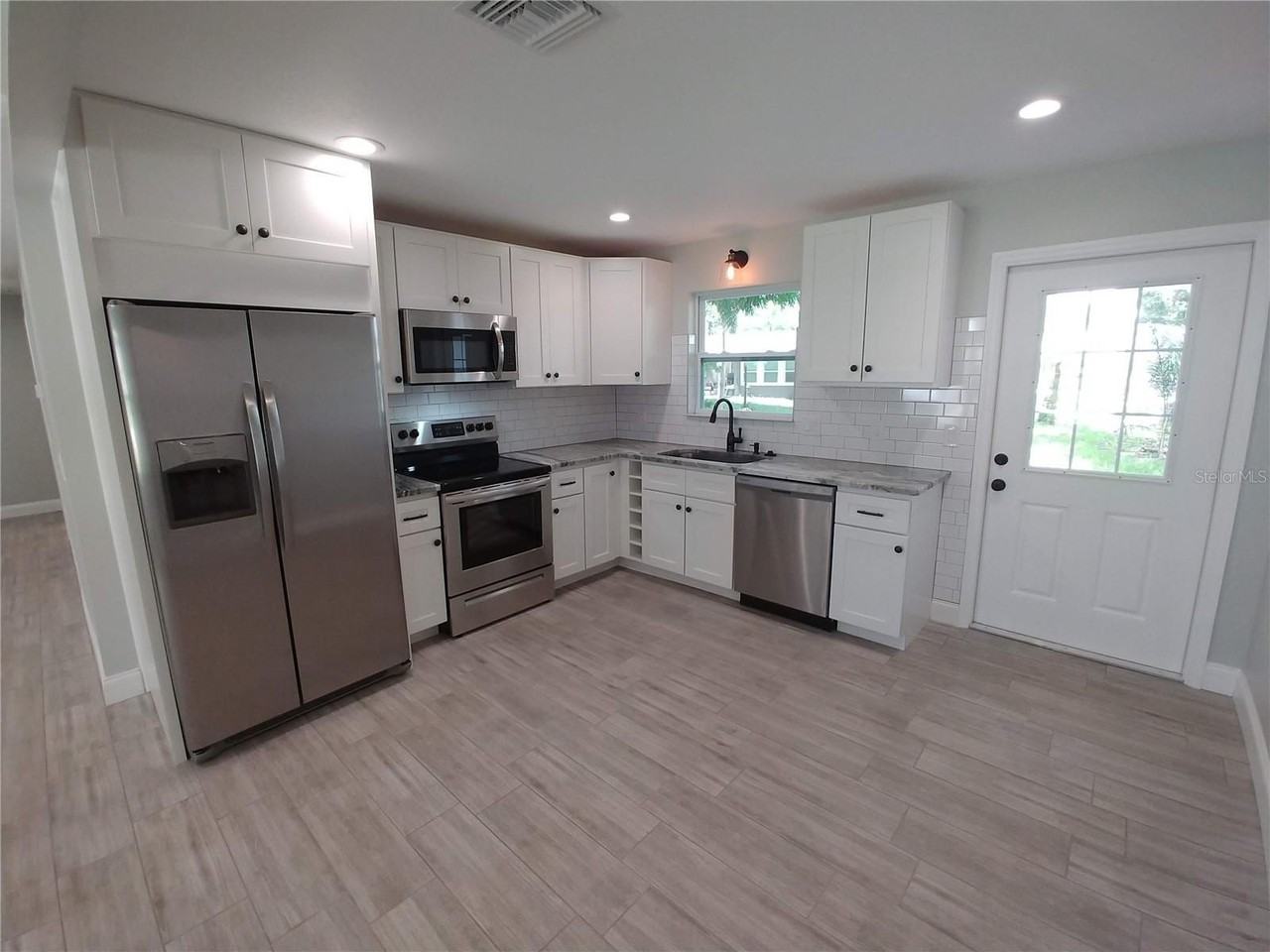 4027 Condor Ln - Photo 4 of 19