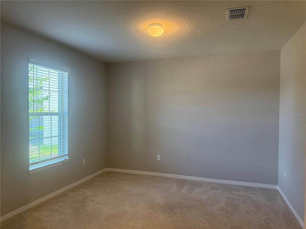 3535 Debois Ct - Photo 4 of 41