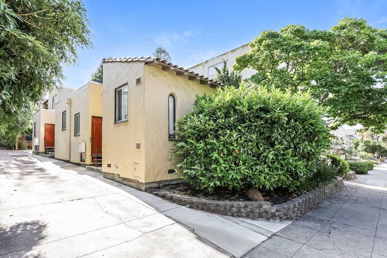 1633 Oxford St #C - Photo 2 of 19