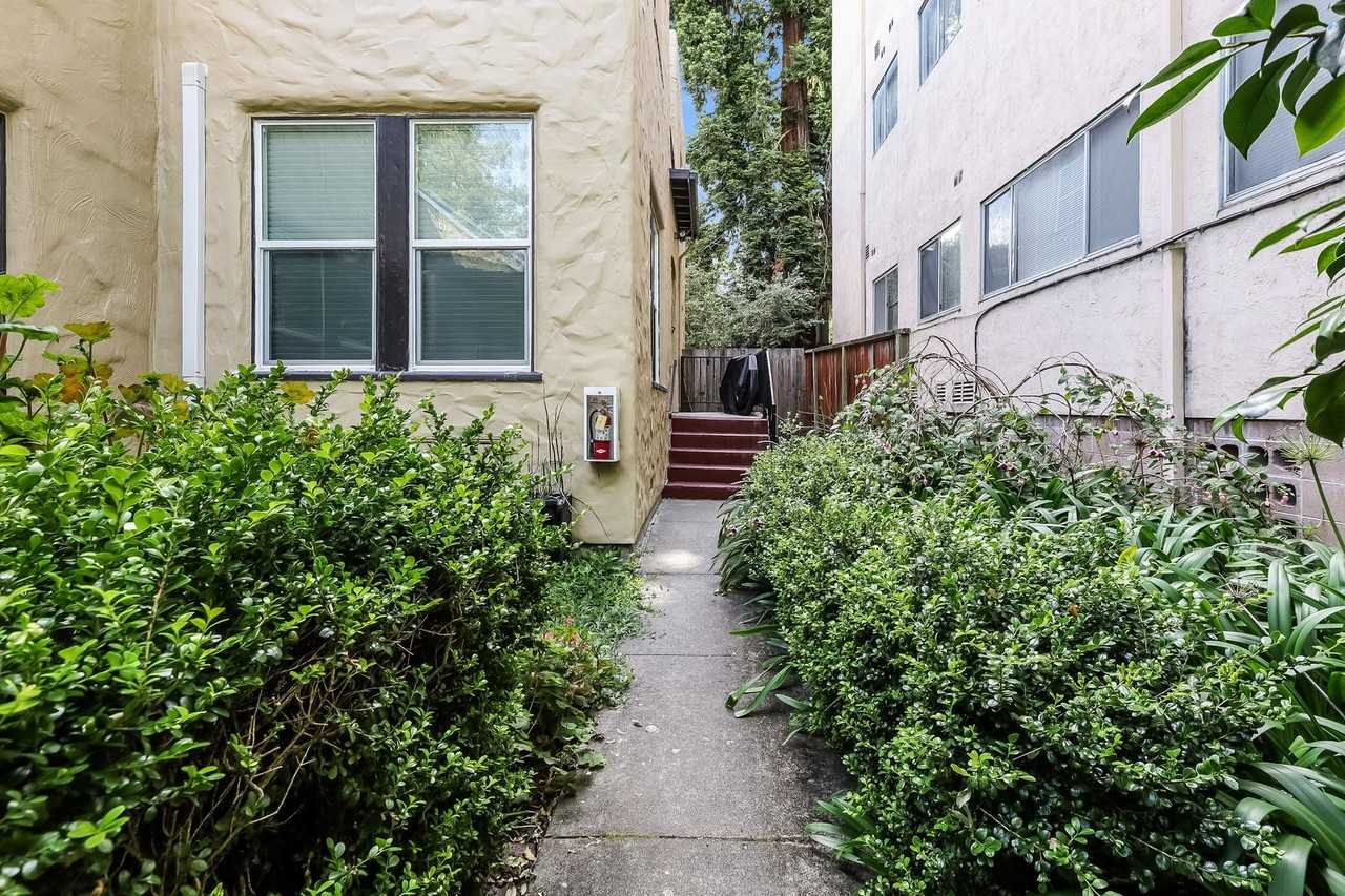 1633 Oxford St #C - Photo 3 of 19
