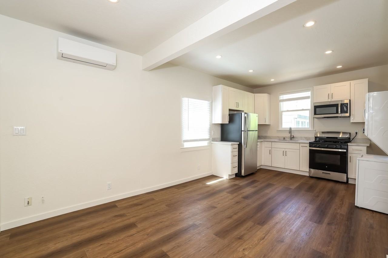 1633 Oxford St #C - Photo 6 of 19