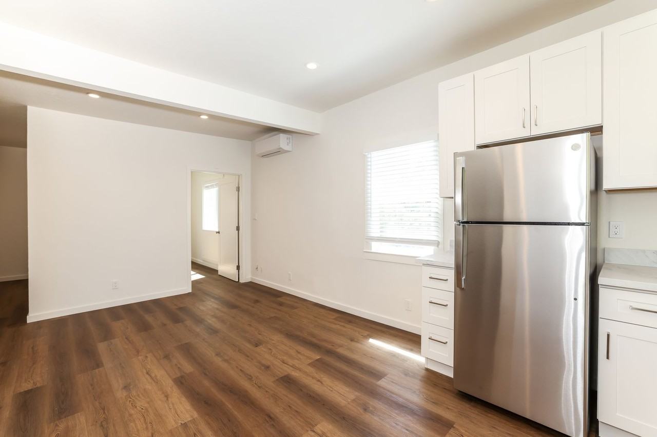 1633 Oxford St #C - Photo 7 of 19