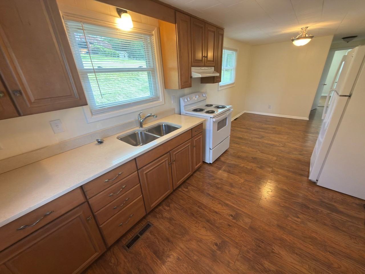 945 Depot St Ne - Photo 7 of 17