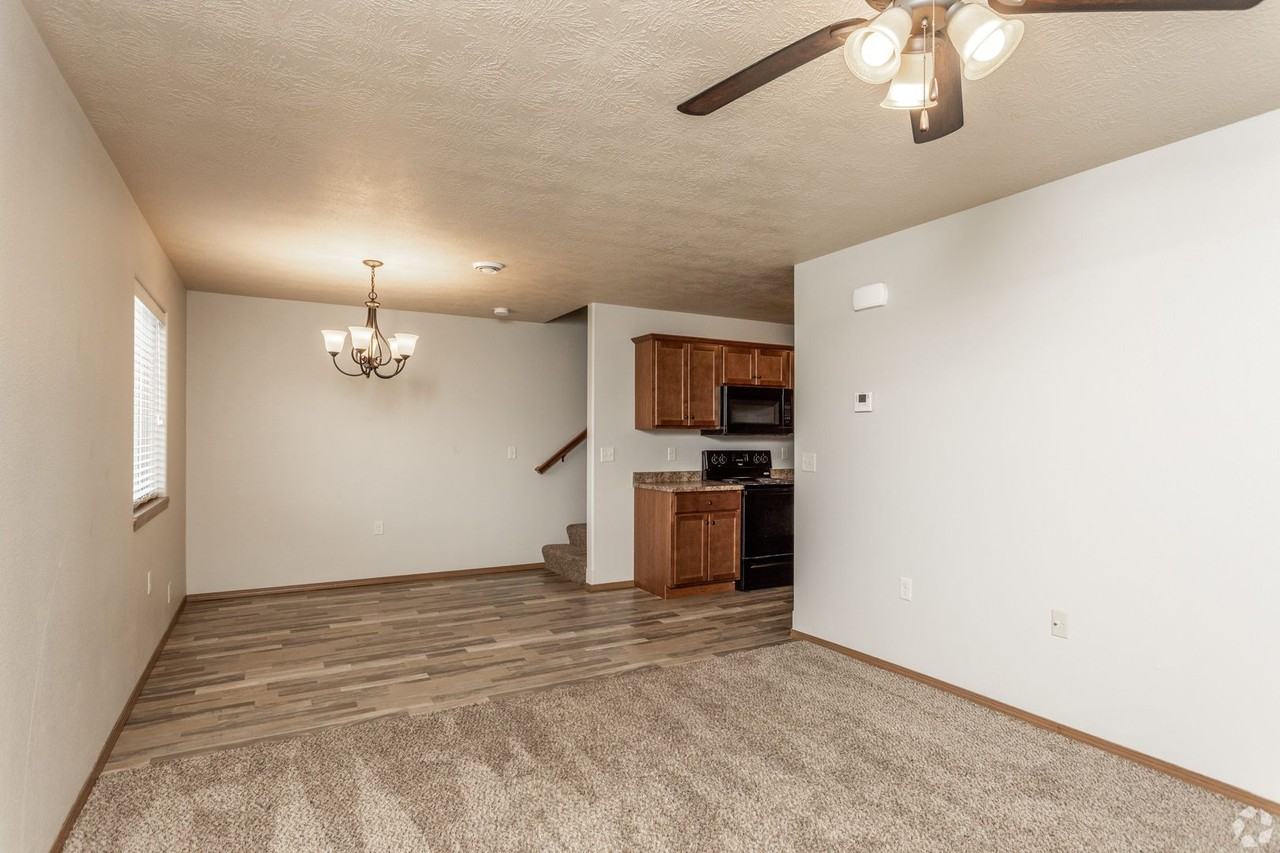 Silver Springs Townhomes - Photo 6 of 16