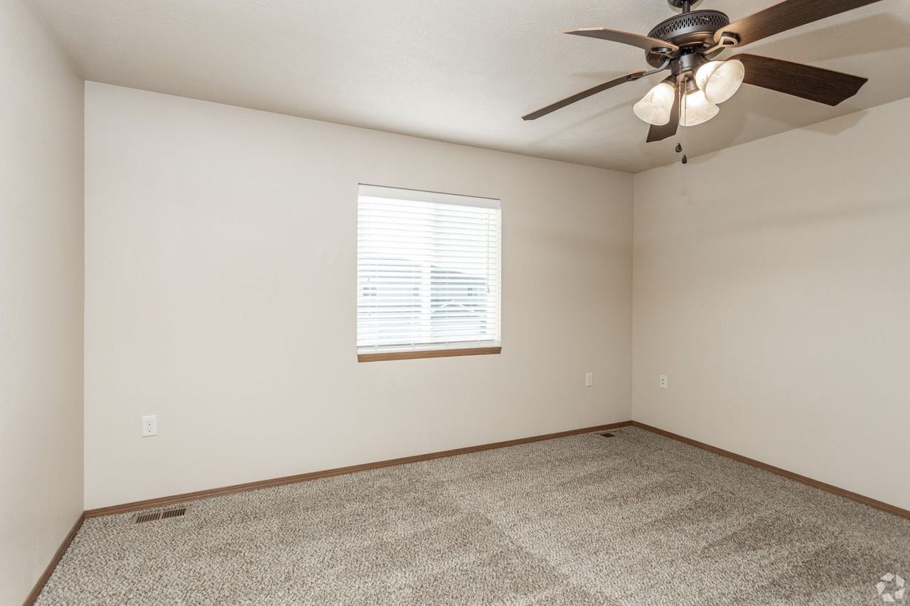 Silver Springs Townhomes - Photo 7 of 16