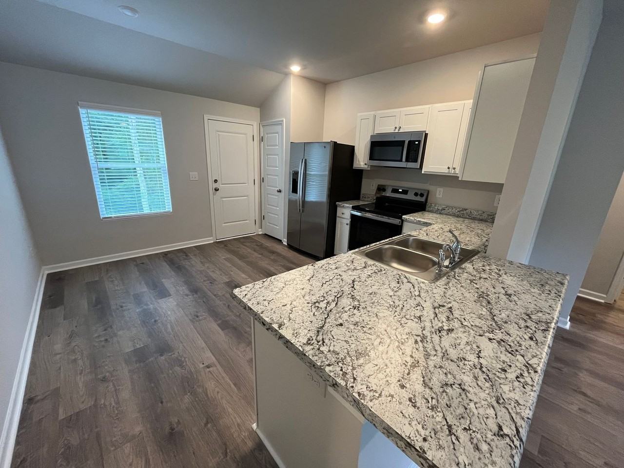 13873 Sir Lancelot Dr - Photo 3 of 15